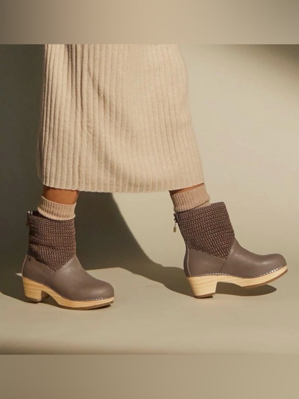 The SAK Paloma Clog Boots Mushroom Grey Size 7